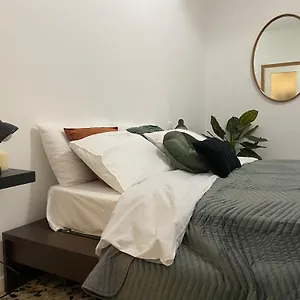 Short Nuovo In Citta Pavia